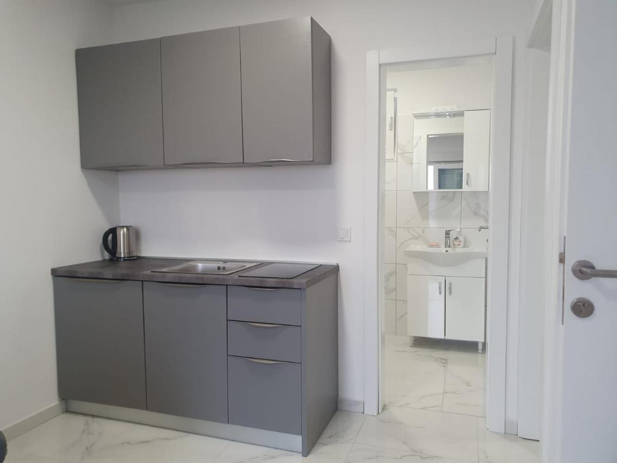 Apartmani Anastasia With Pool, Novalja Exterior photo