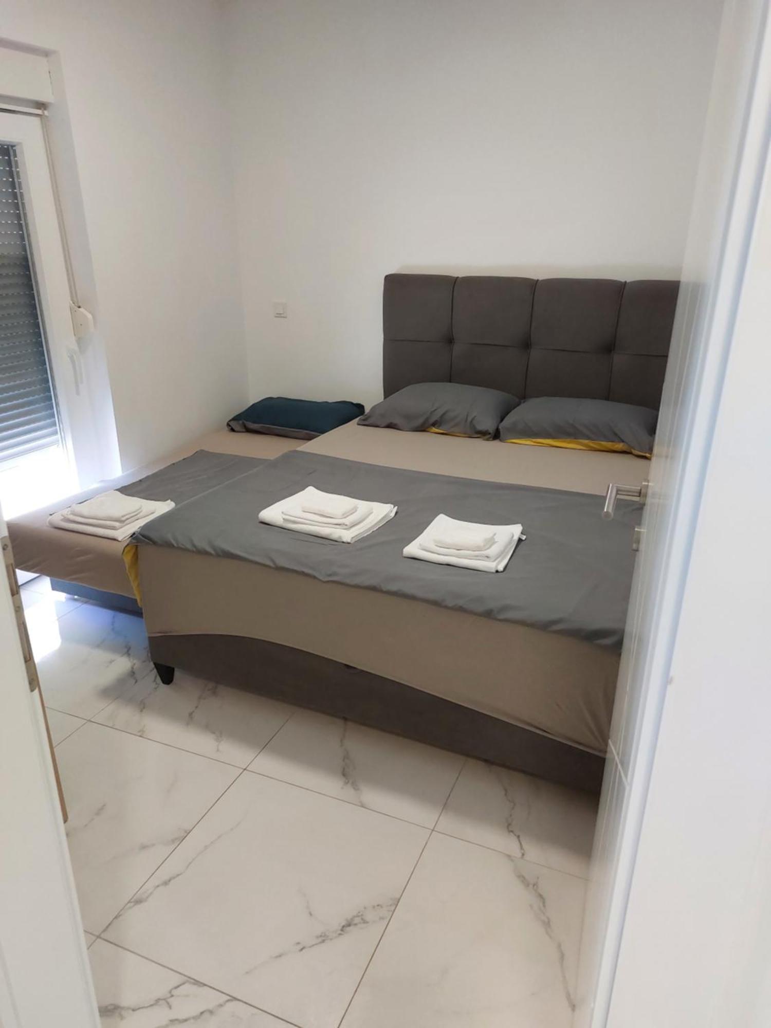 Apartmani Anastasia With Pool, Novalja Exterior photo